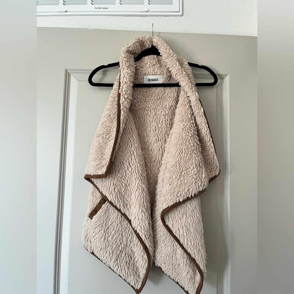 Bb Dakota fuzzy vest